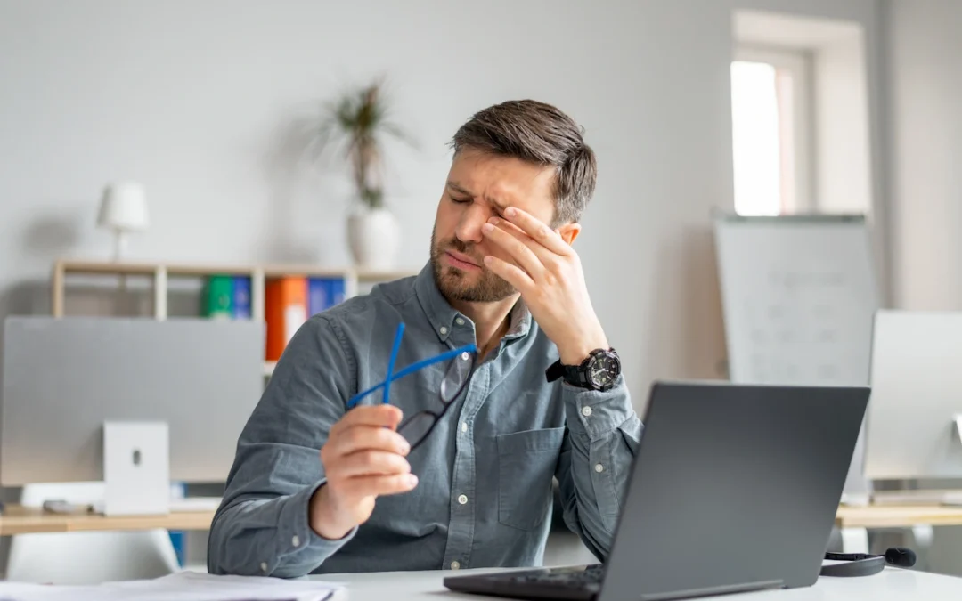 Screen Time and Dry Eye: Why Your Eyes Feel Worse After Work