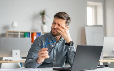 Screen Time and Dry Eye: Why Your Eyes Feel Worse After Work